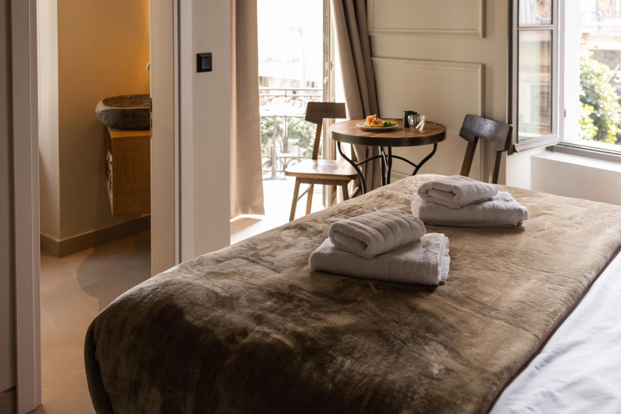 Airy Central Suites Атина Екстериор снимка